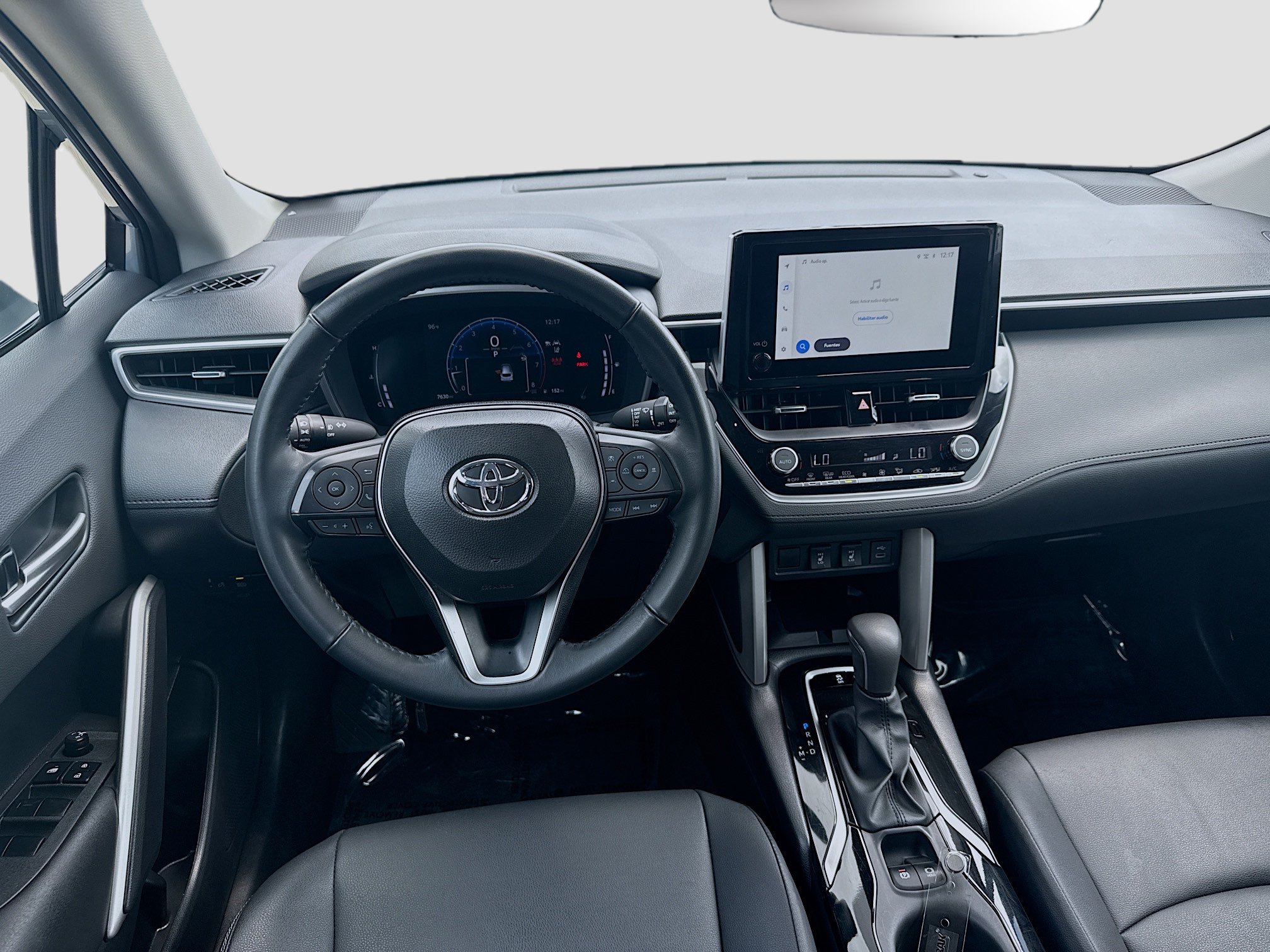 Used 2025 Toyota Corolla Cross XLE w/ Convenience Package AWD/4WD image 18