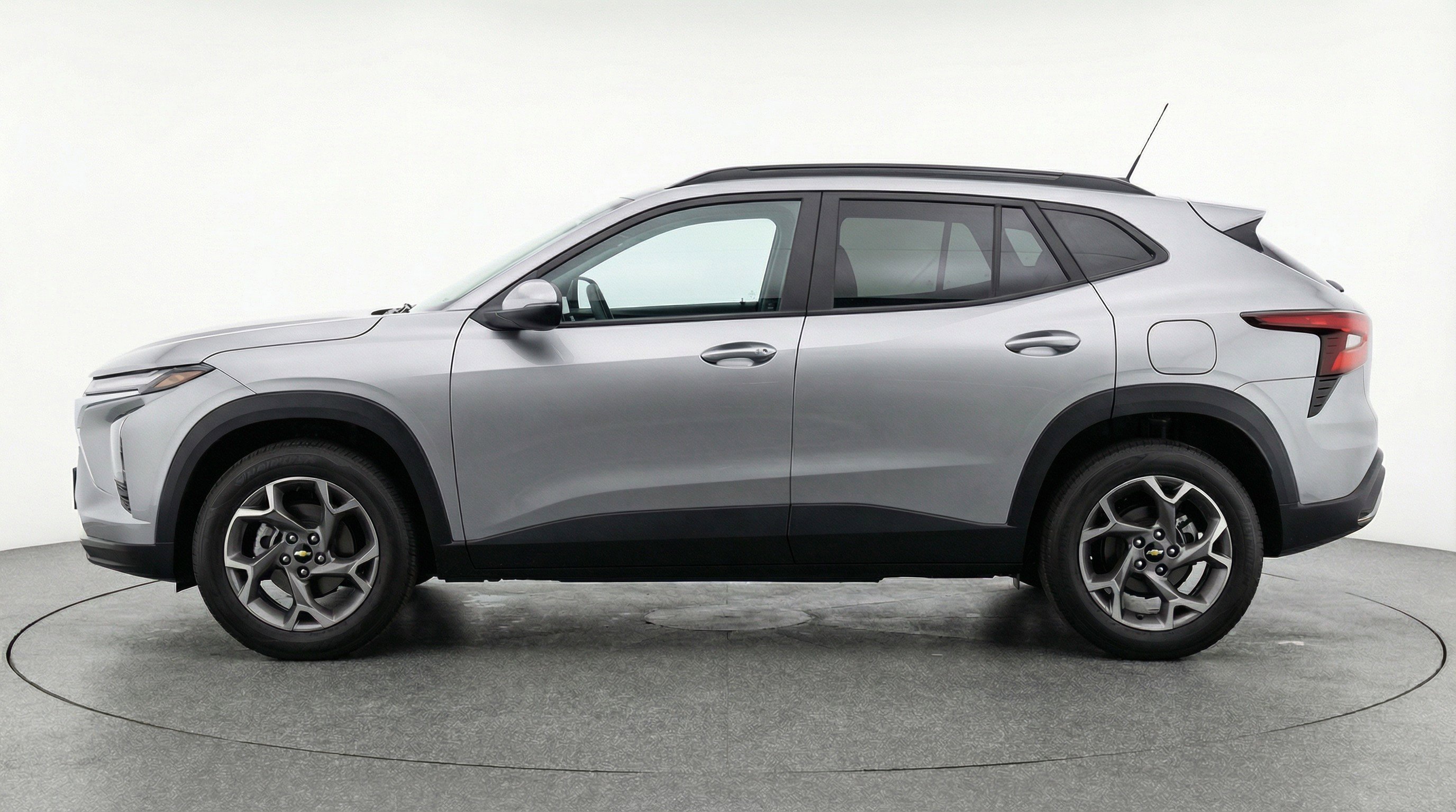 Used 2025 Chevrolet Trax LT w/ LT Convenience Package FWD image 5