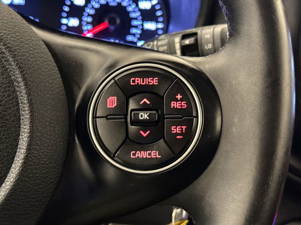 Used 2020 Kia Soul GT-Line FWD image 28