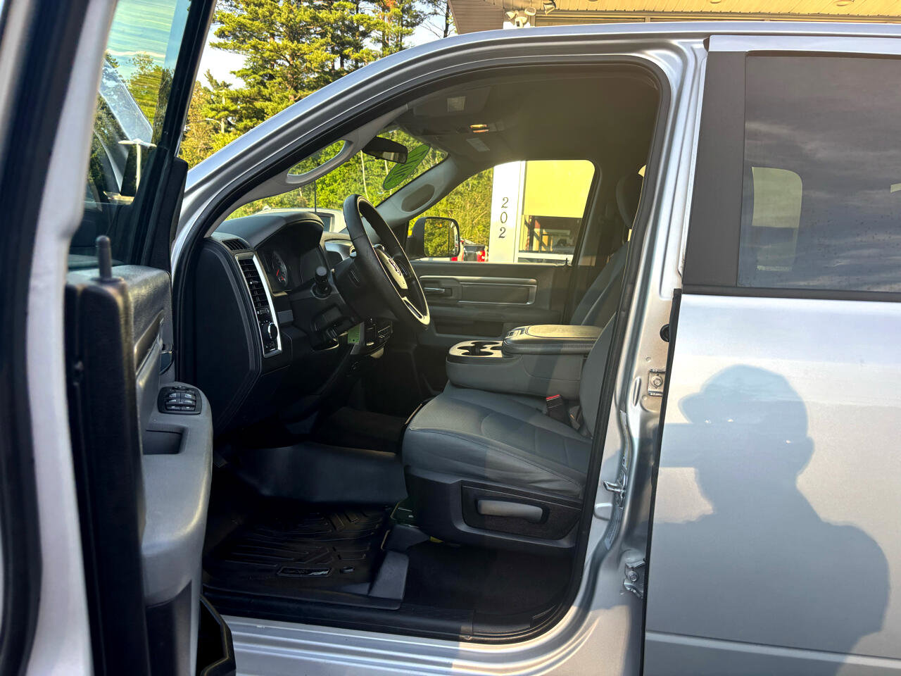 Used 2017 RAM 2500 SLT image 11