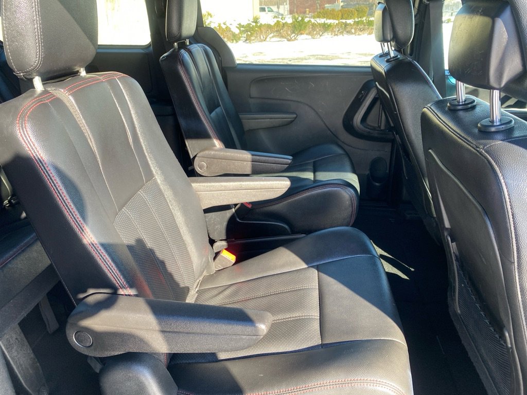 Used 2016 Dodge Grand Caravan R/T image 21