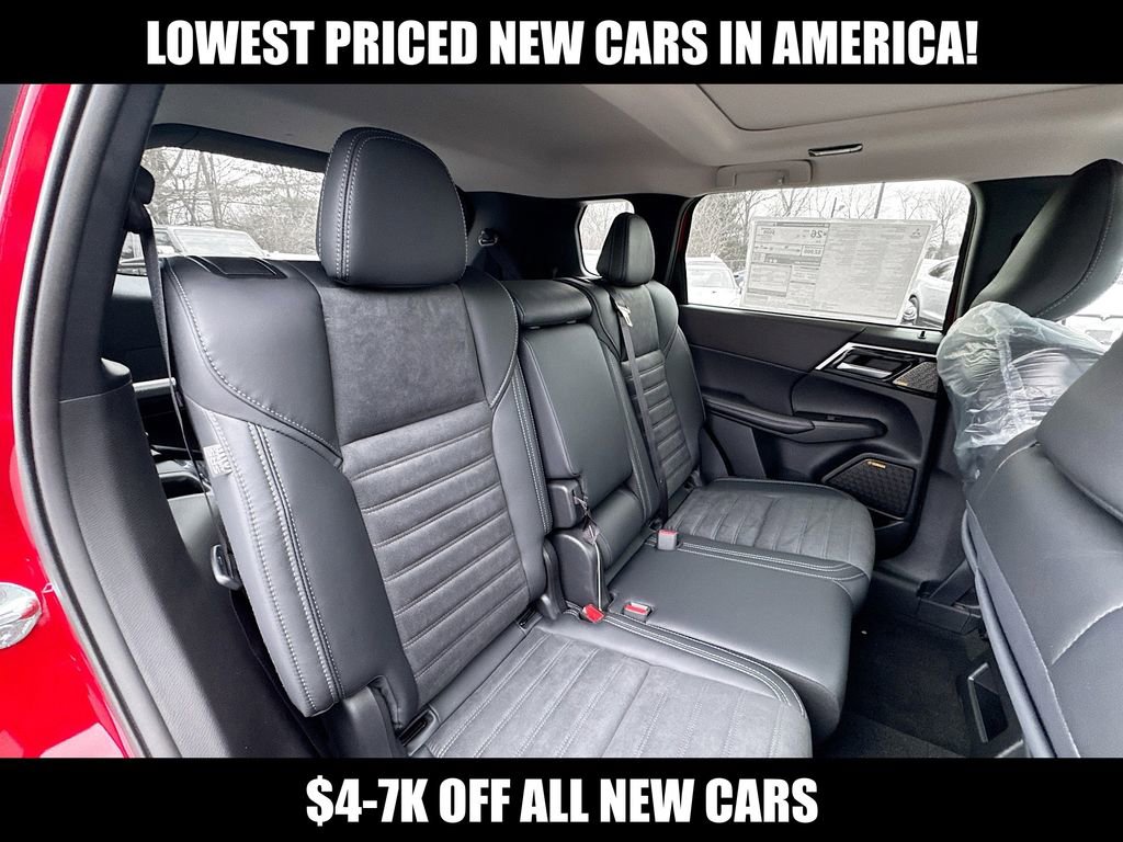 New 2025 Mitsubishi Outlander SE image 33