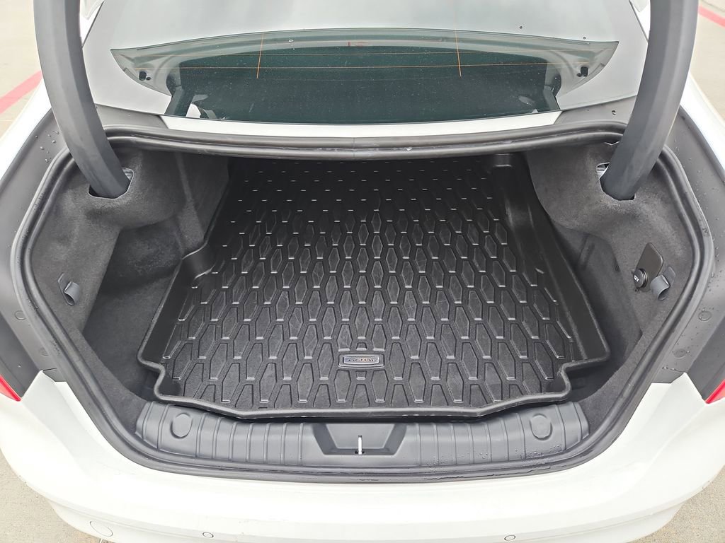 Used 2020 Jaguar XF Premium image 18