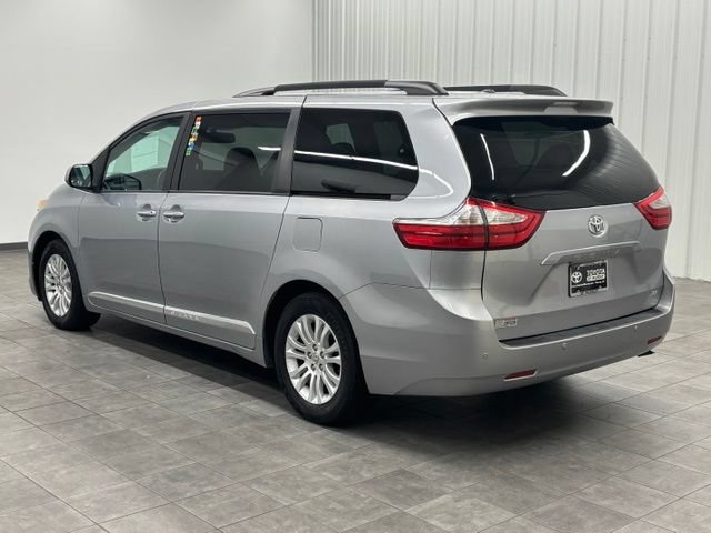 Used 2015 Toyota Sienna XLE w/ XLE Navigation Package FWD image 4