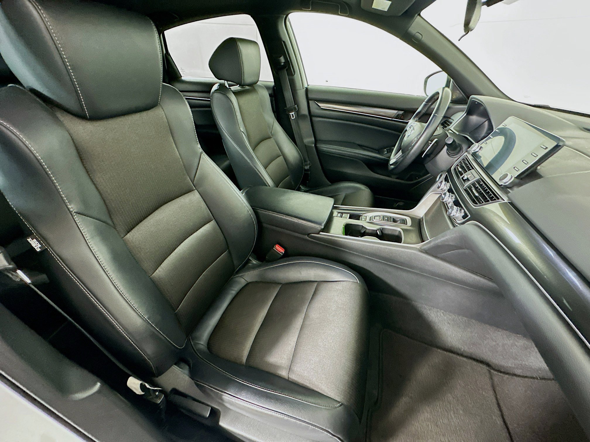 Used 2018 Honda Accord Sport image 29