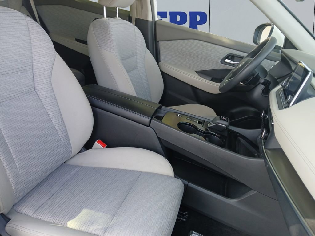 Used 2023 Nissan Rogue SV image 17