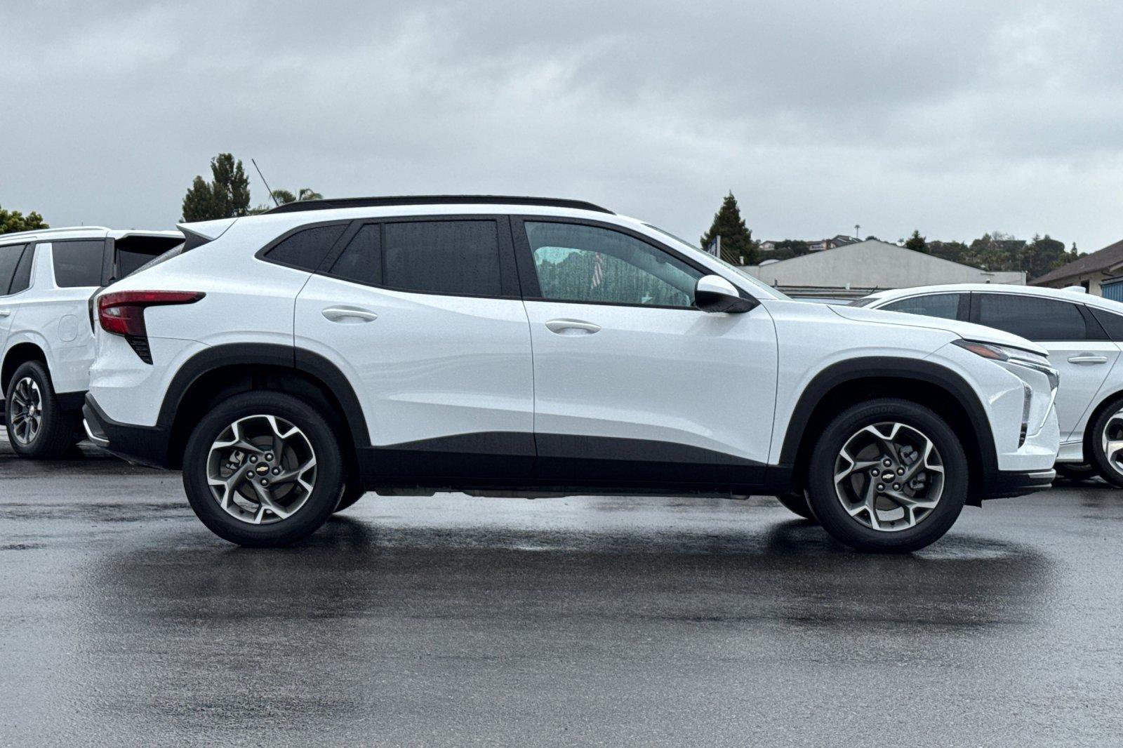 Used 2025 Chevrolet Trax LT image 4