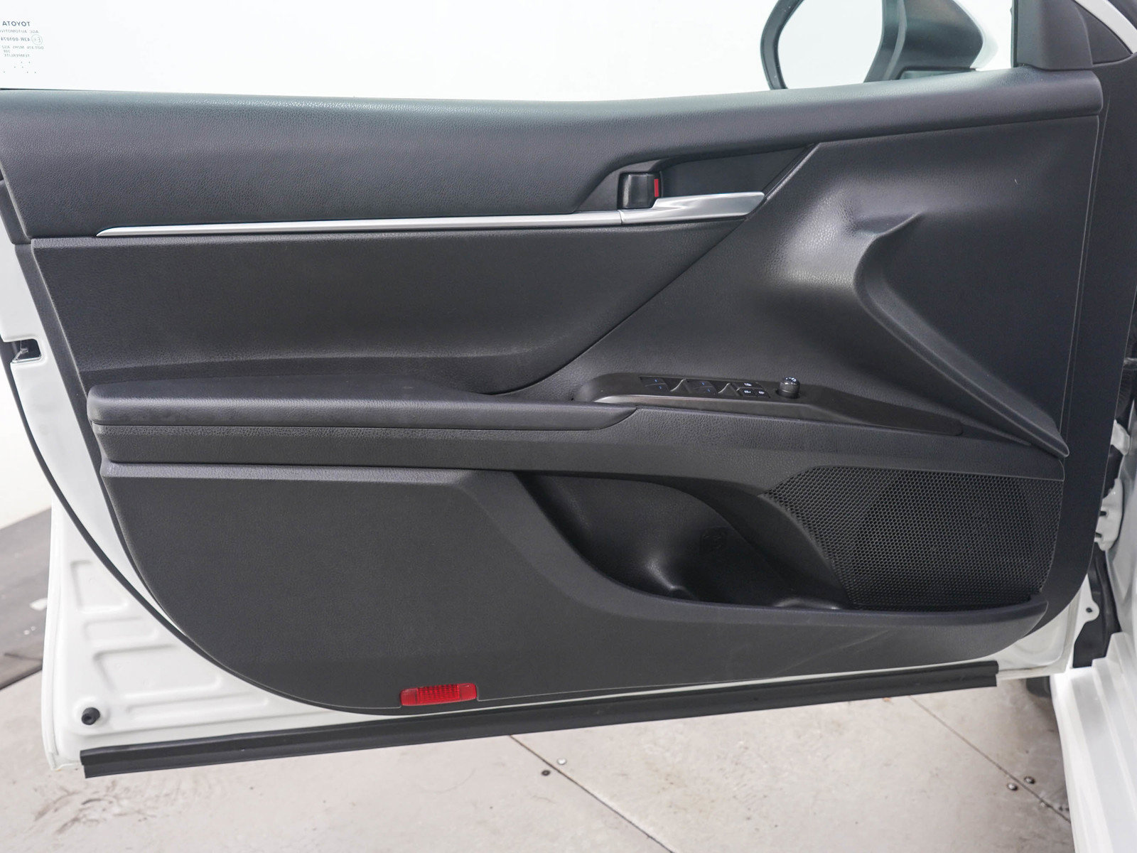 Used 2023 Toyota Camry SE FWD image 19