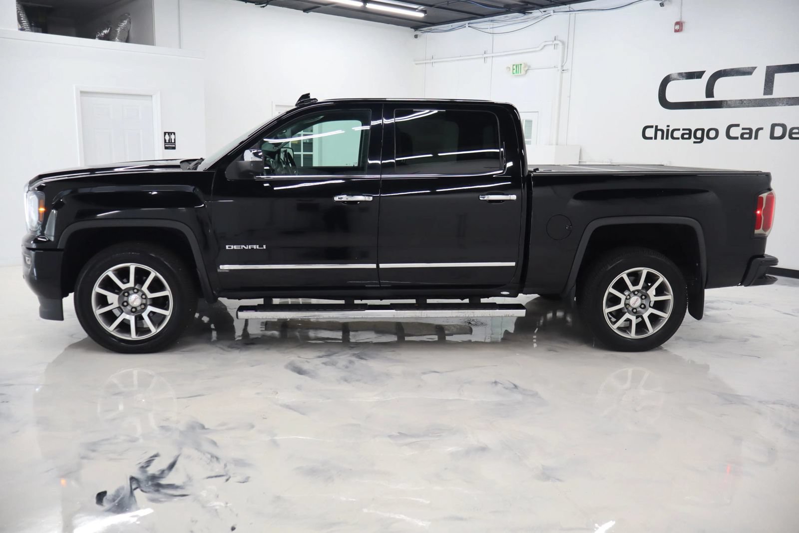 Used 2016 GMC Sierra 1500 Denali w/ Enhanced Driver Alert Package AWD/4WD image 4