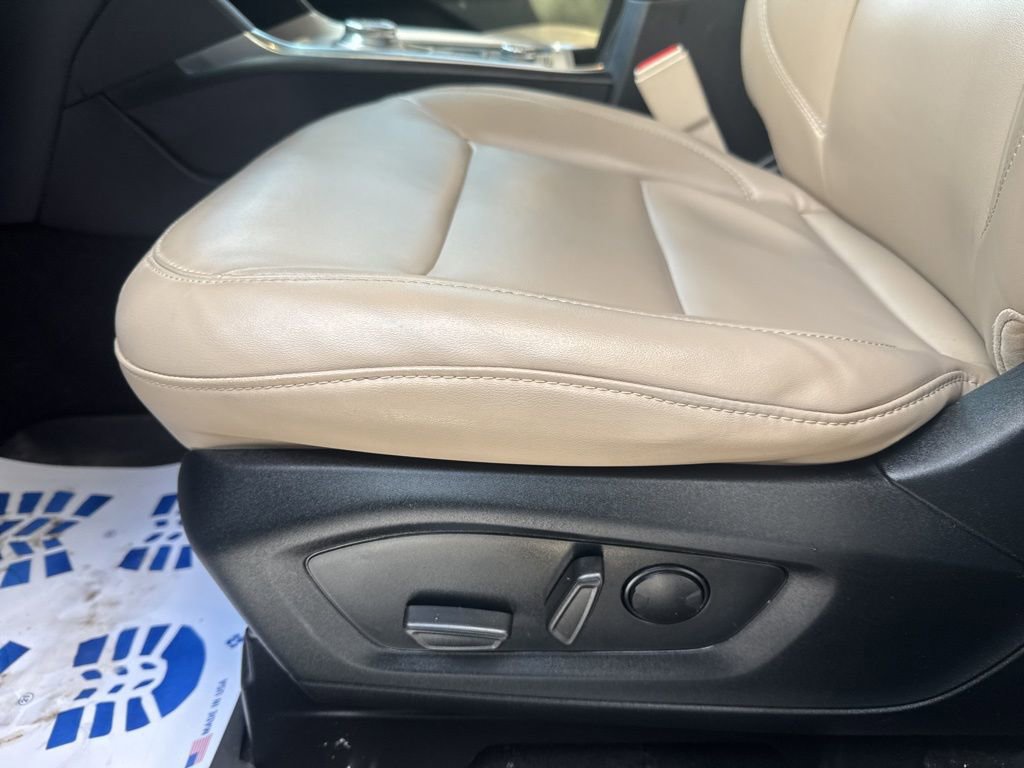 Used 2022 Ford Explorer XLT w/ Equipment Group 202A image 12