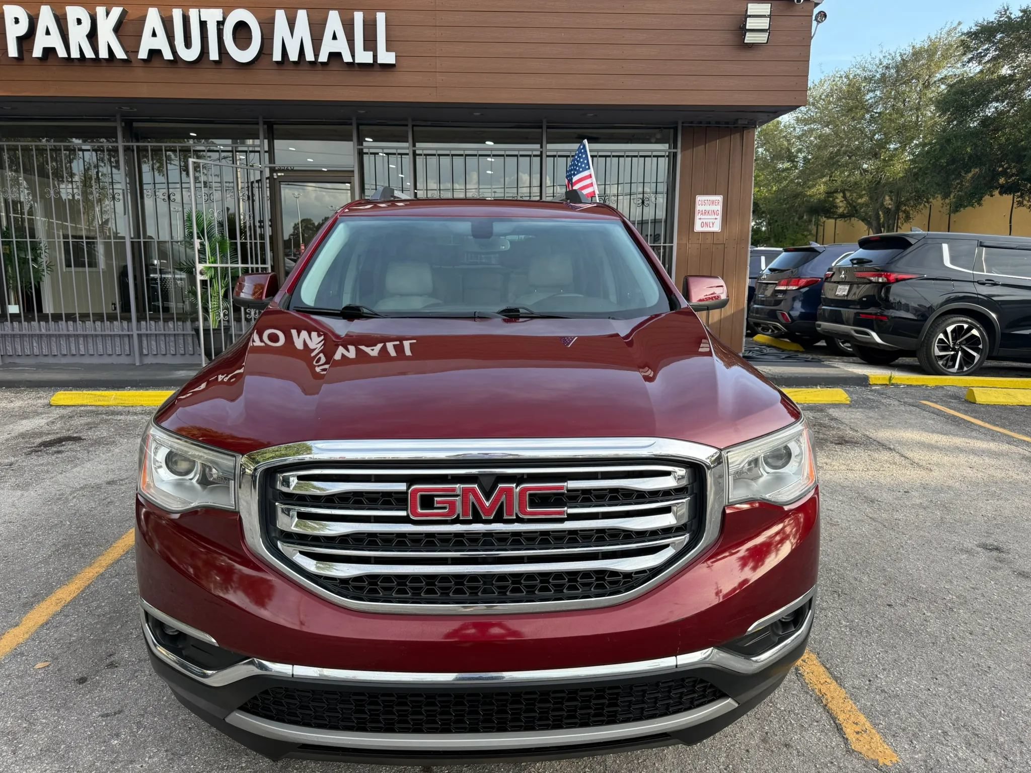 Used 2018 GMC Acadia SLT FWD image 2