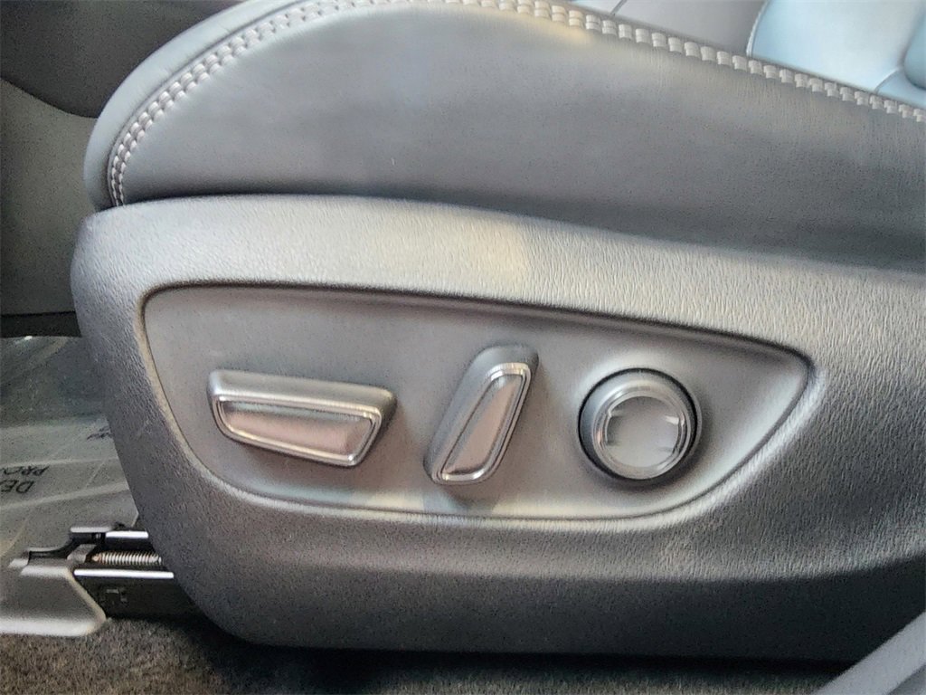 Used 2023 Toyota RAV4 XLE Premium image 16