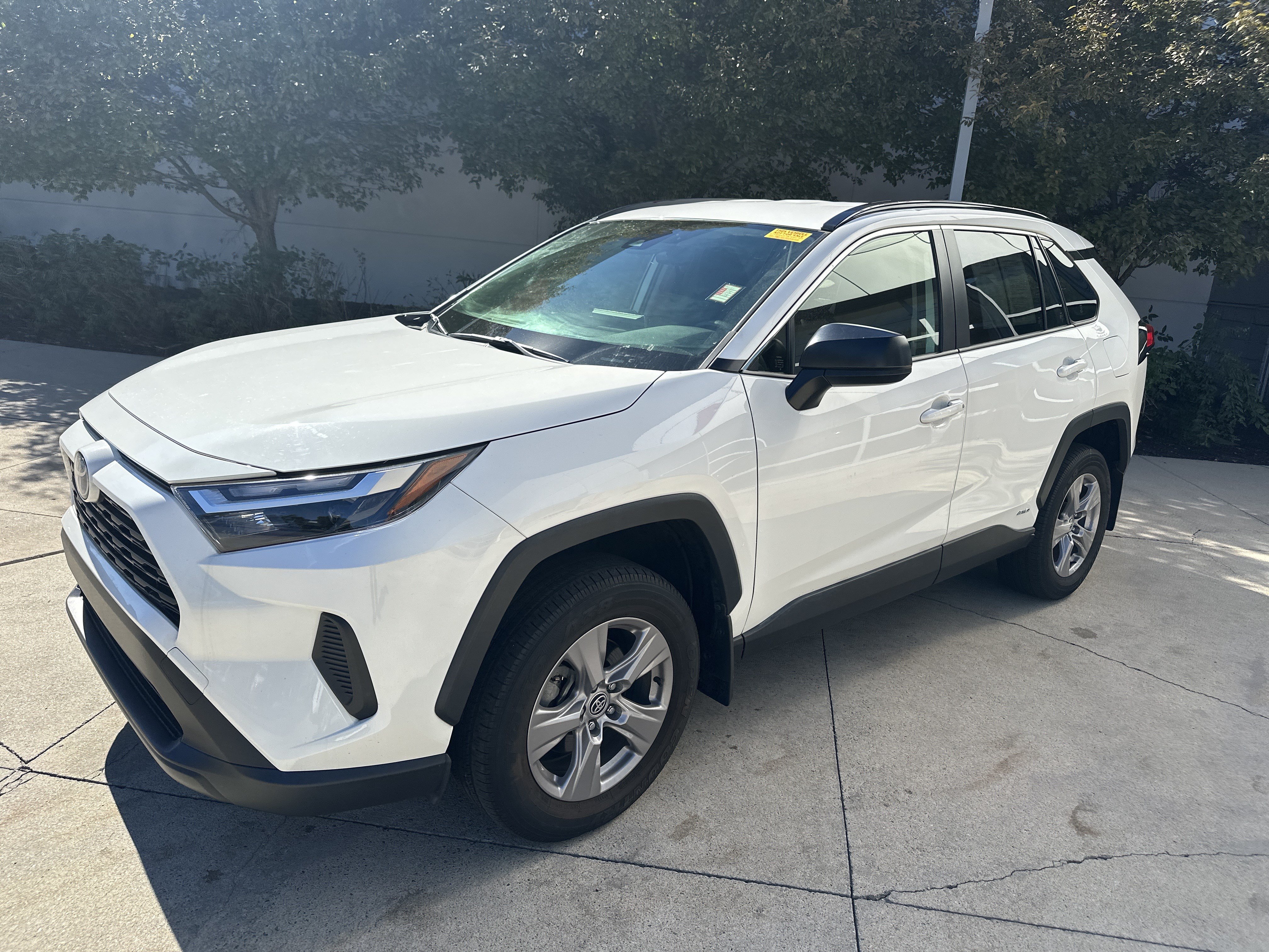 Used 2024 Toyota RAV4 LE AWD/4WD image 3