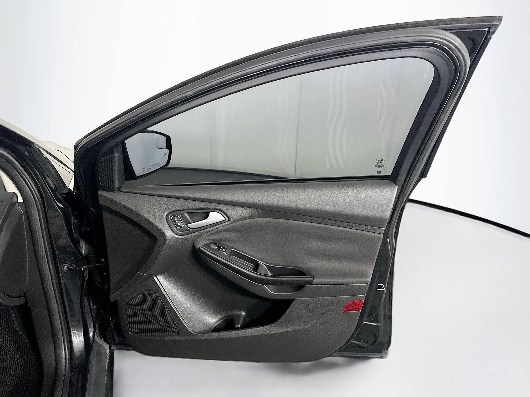 Used 2015 Ford Focus Titanium FWD image 30