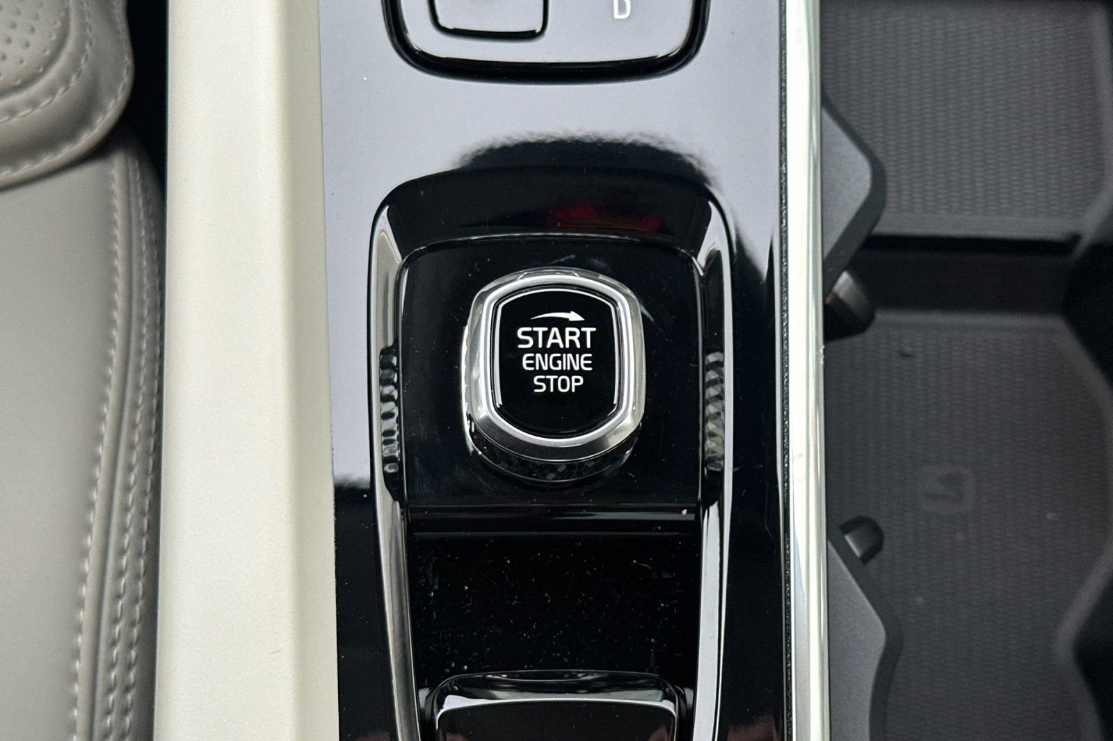 New 2026 Volvo XC60 B5 Ultra w/ Protection Package Premier image 25