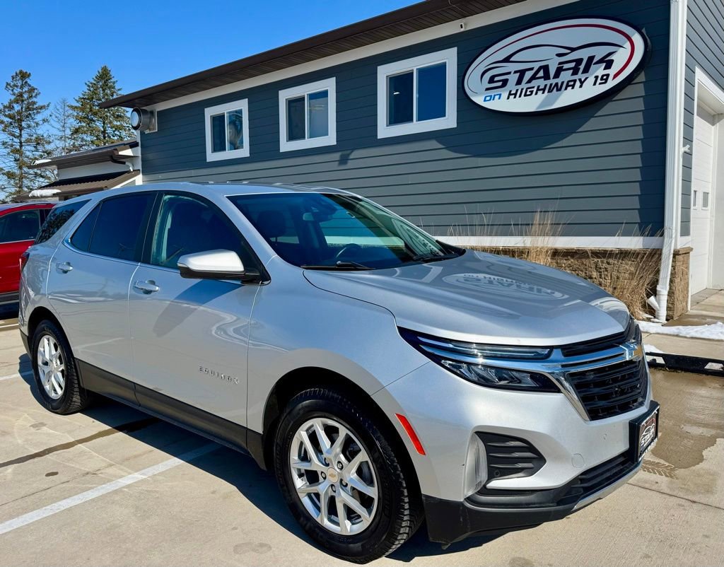 Used 2022 Chevrolet Equinox LT image 2
