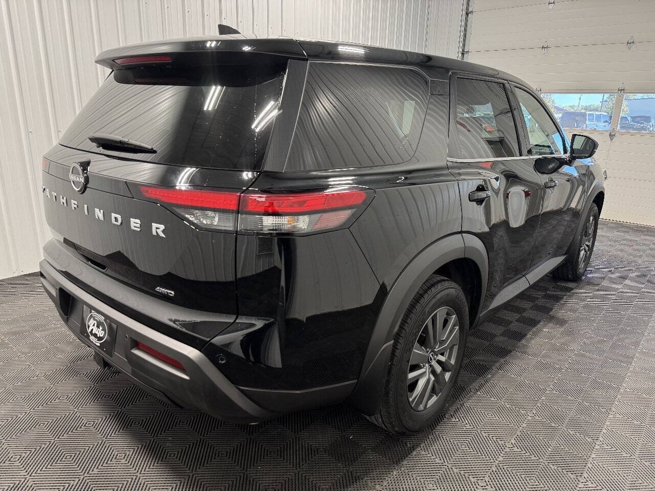 Used 2022 Nissan Pathfinder S AWD/4WD image 3