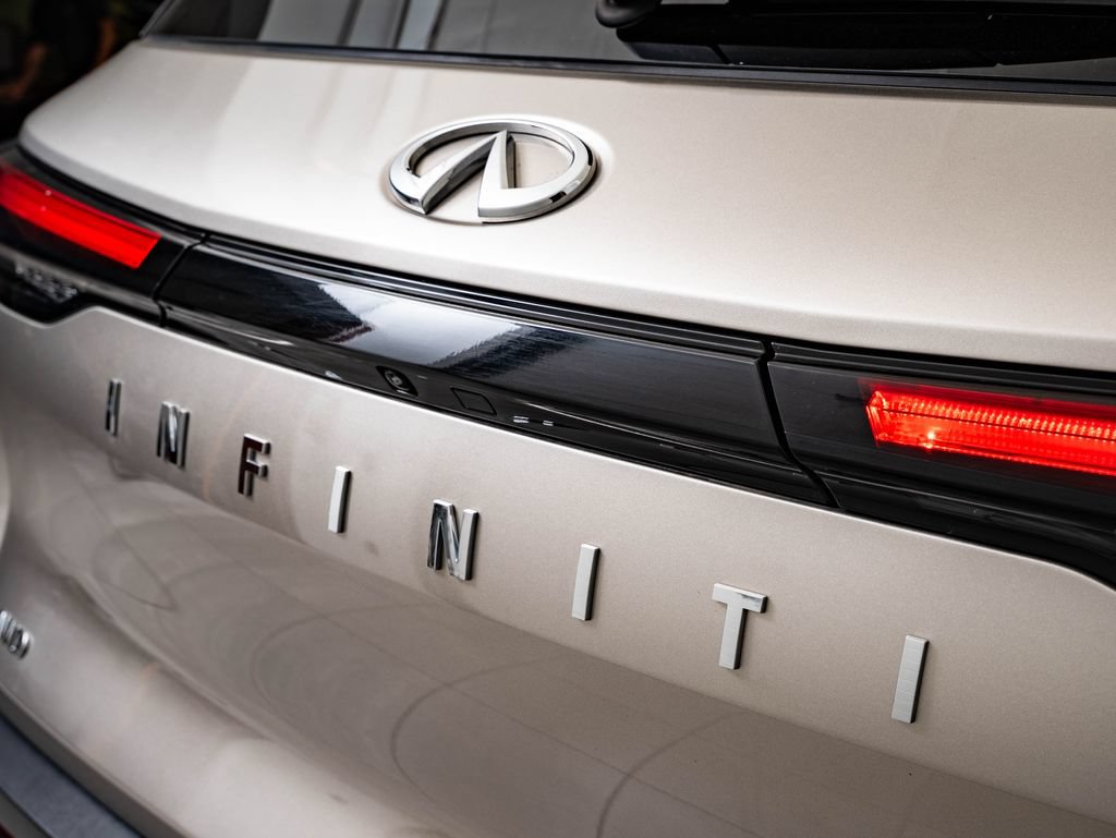 Used 2023 INFINITI QX60 Luxe AWD/4WD image 18