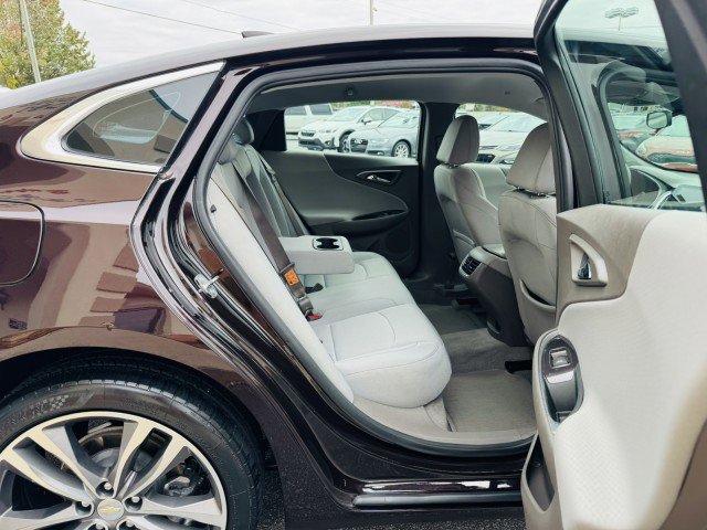 Used 2021 Chevrolet Malibu LT image 17