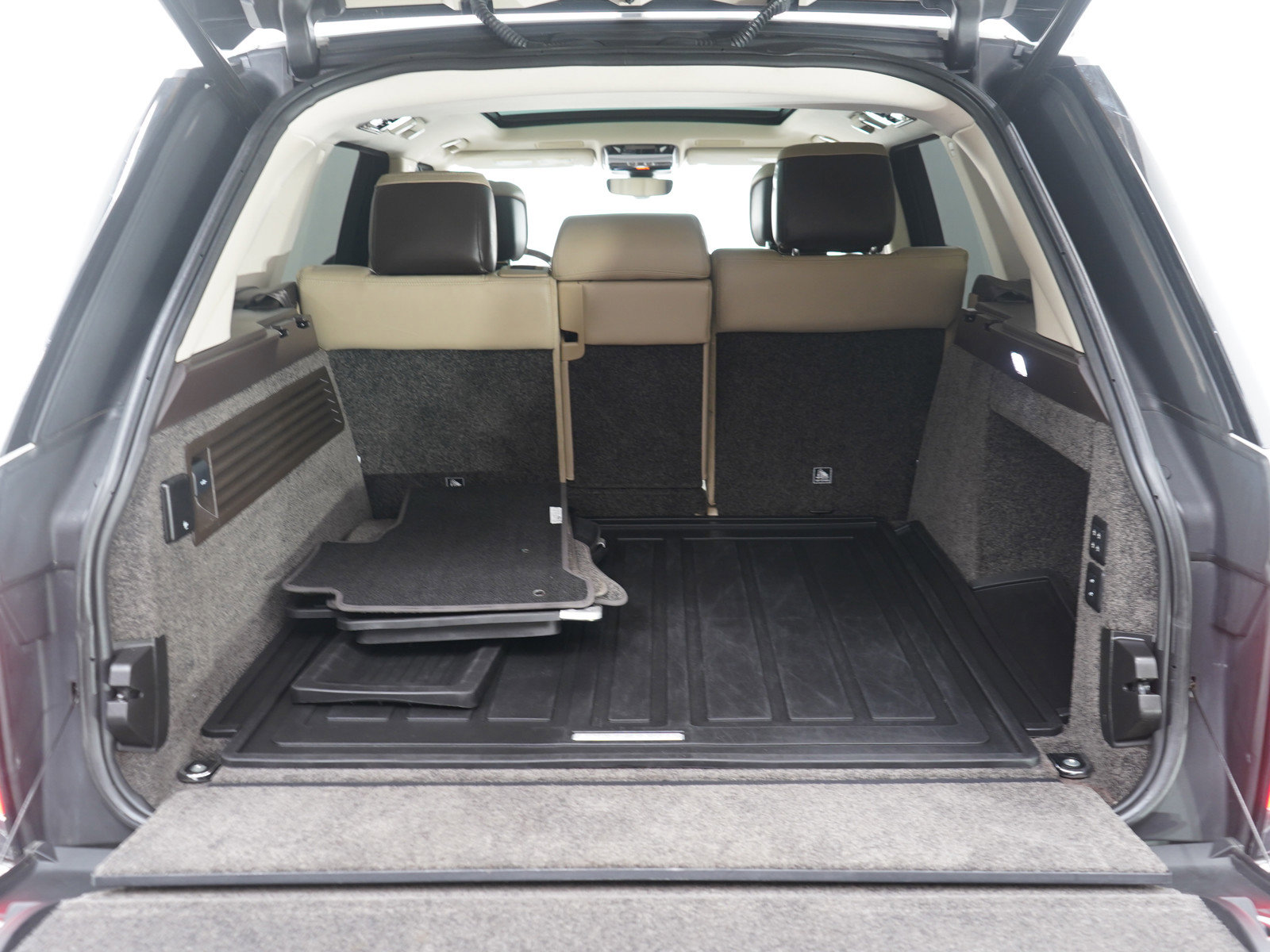 Used 2020 Land Rover Range Rover HSE image 17