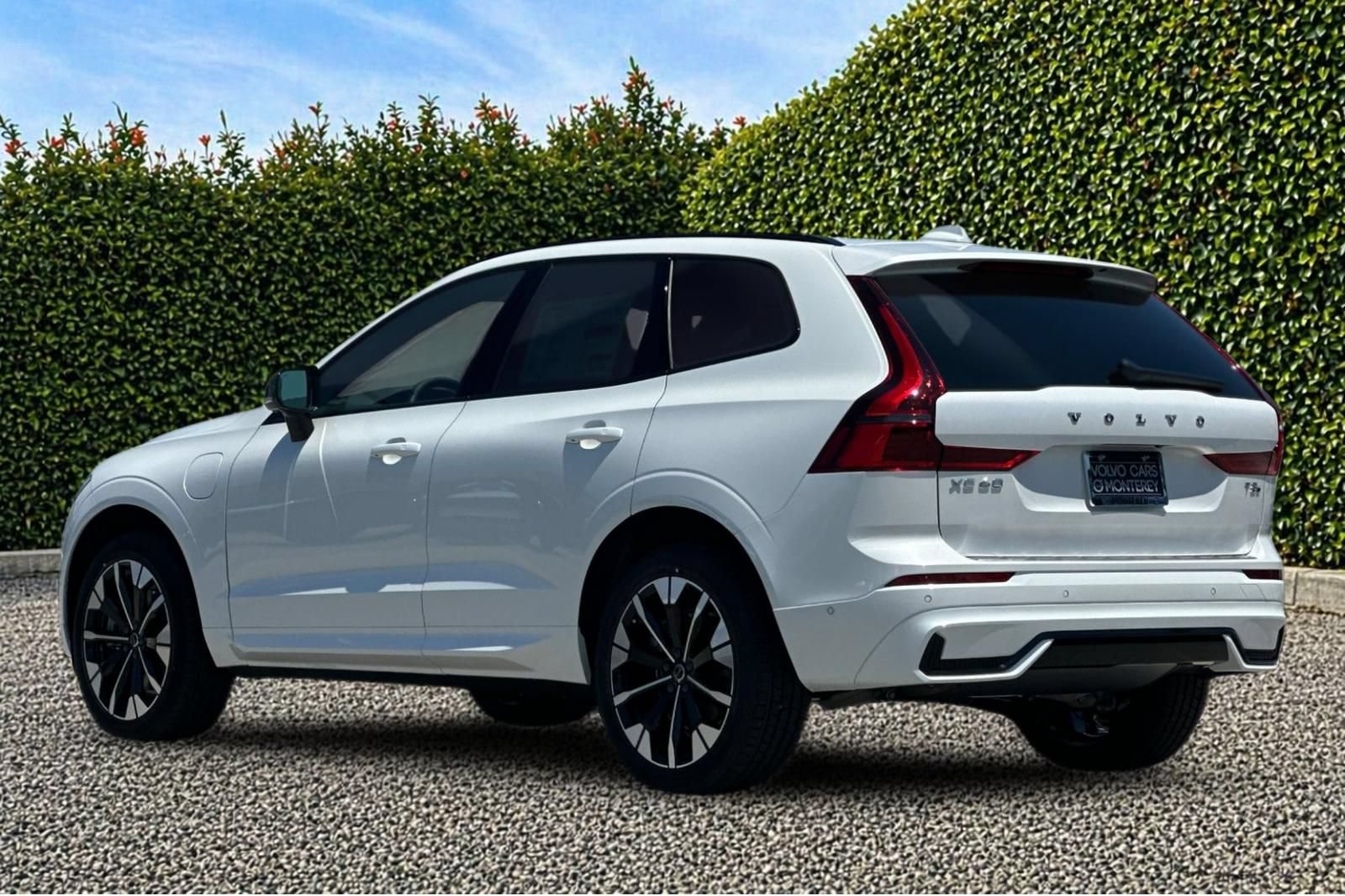 New 2026 Volvo XC60 T8 Plus w/ Protection Package Premier AWD/4WD image 4