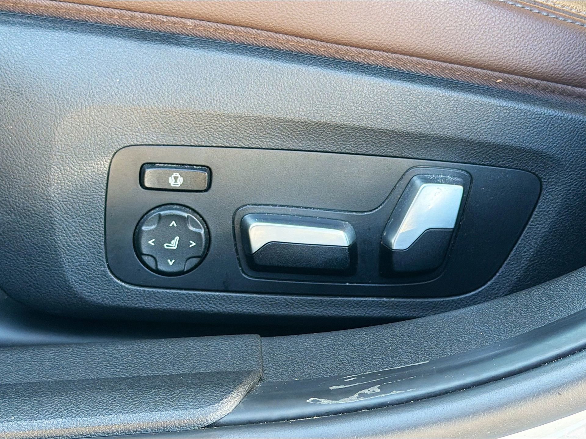 Used 2019 BMW 330i Sedan w/ Premium Package image 27