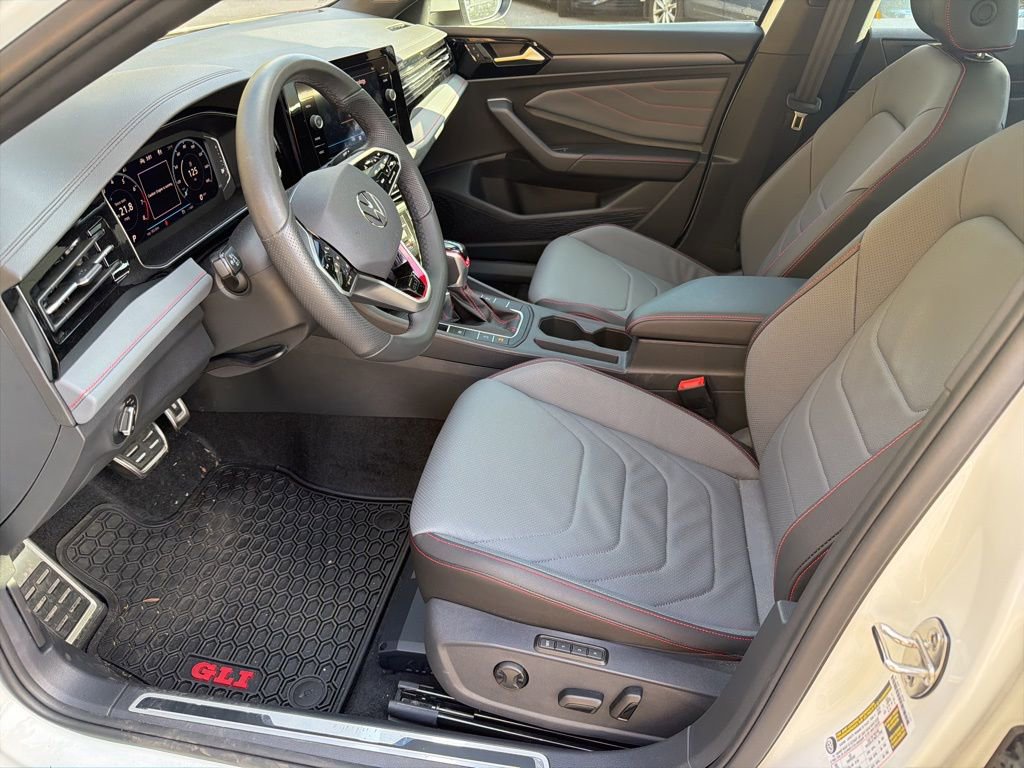 Used 2025 Volkswagen Jetta GLI Autobahn image 17