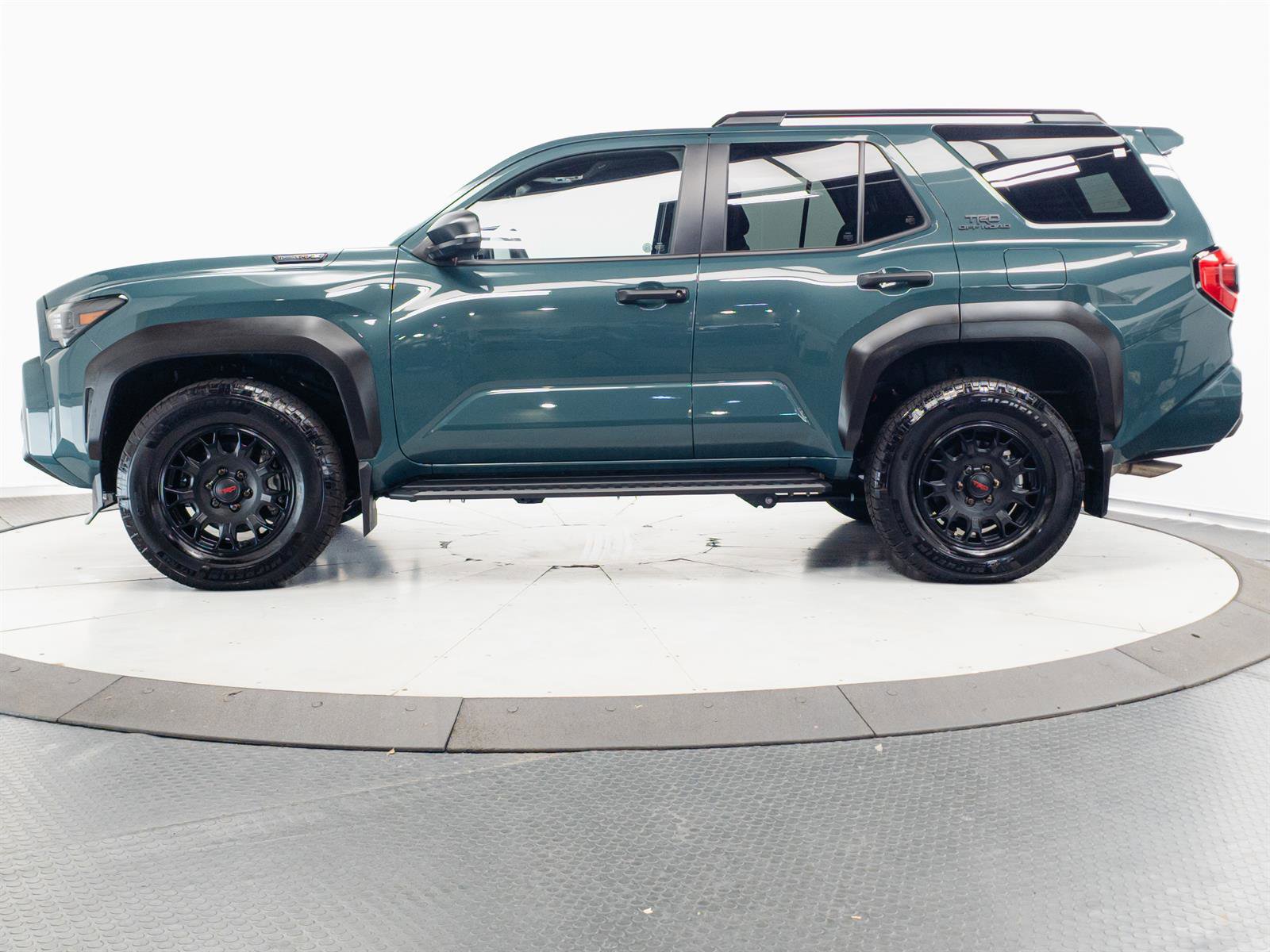 Certified 2025 Toyota 4Runner TRD Off-Road AWD/4WD image 7