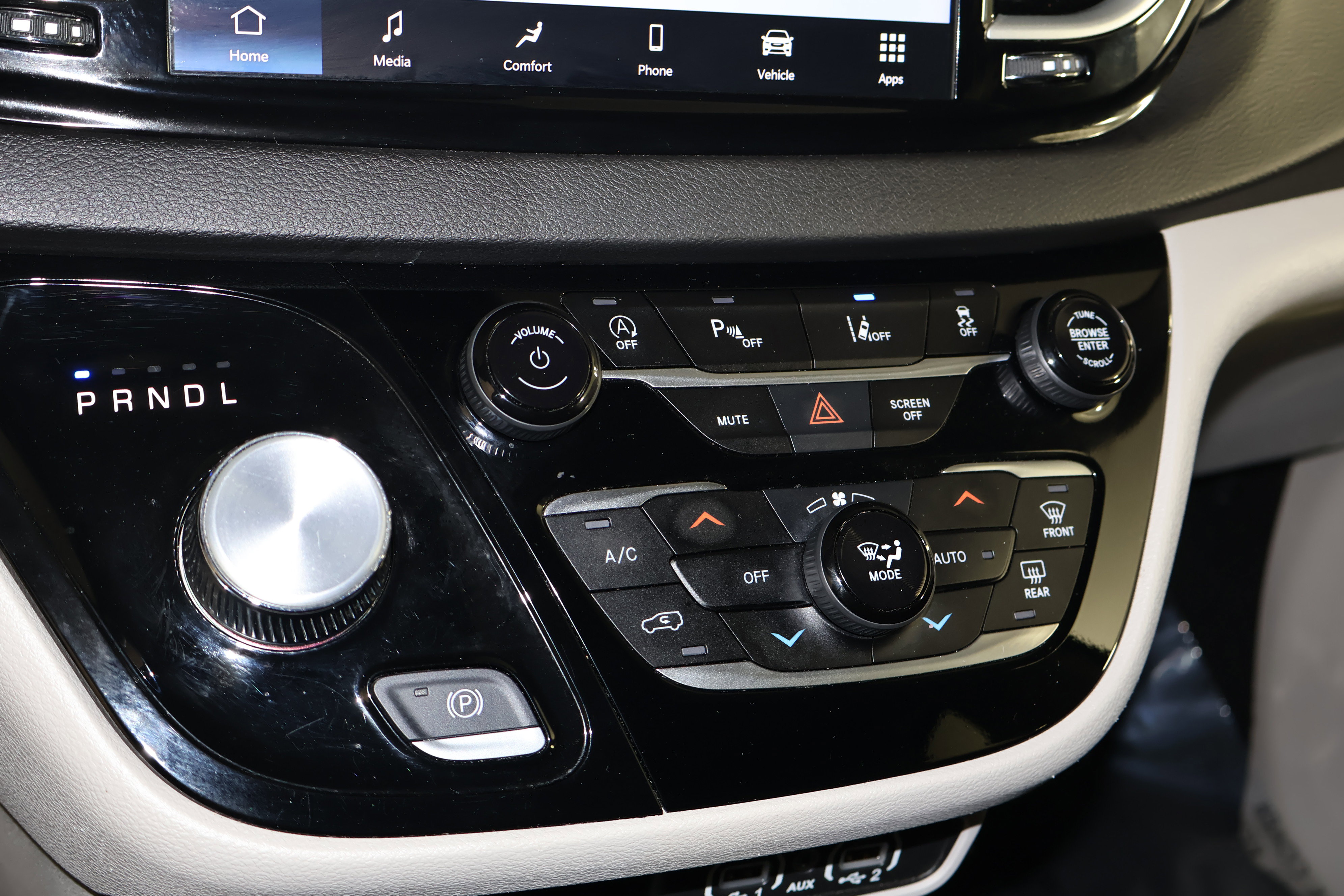 Used 2024 Chrysler Pacifica Touring-L image 30