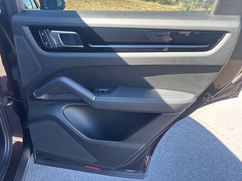 Used 2023 Porsche Cayenne image 15