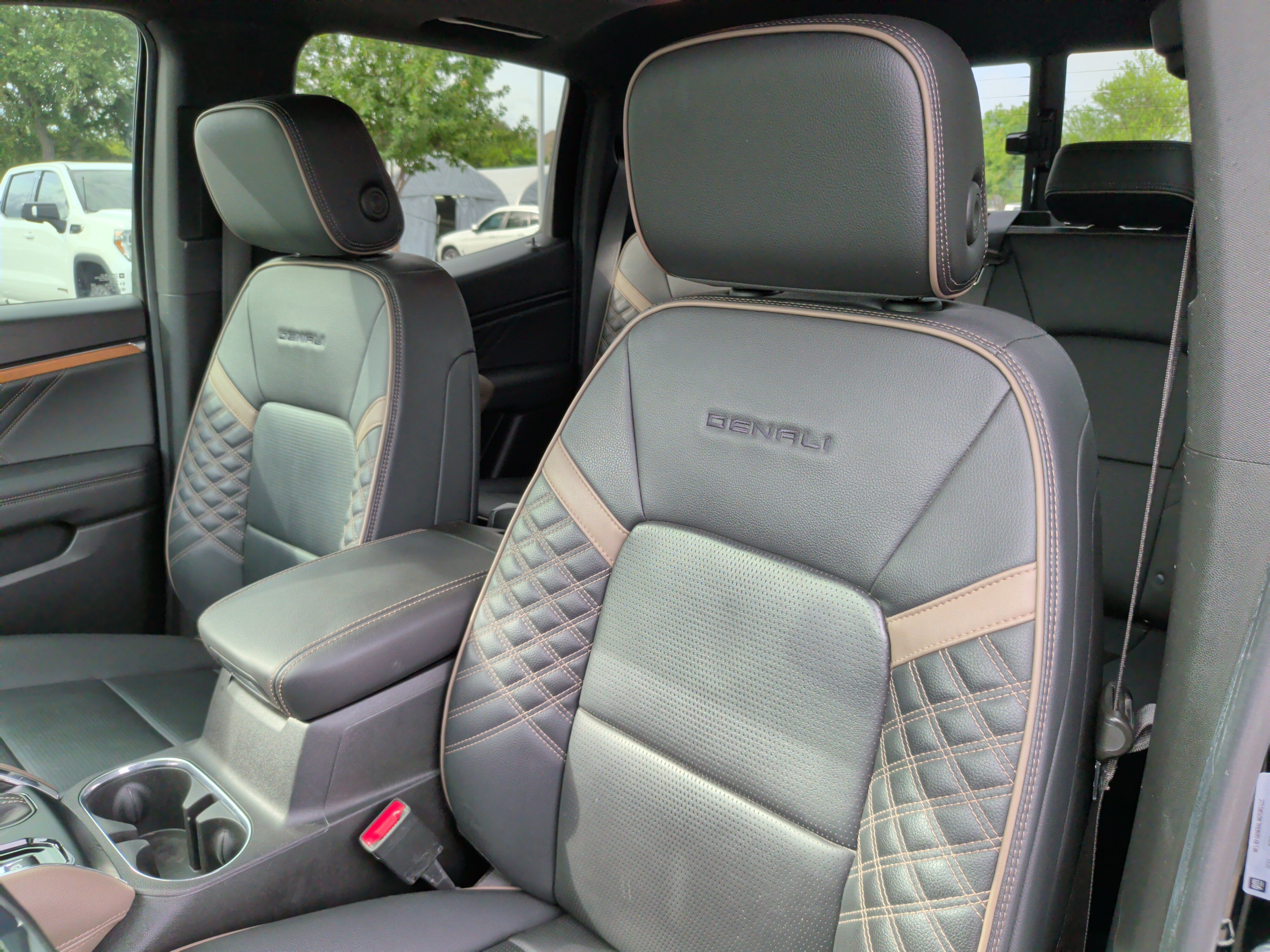 Used 2023 GMC Canyon Denali w/ Denali Black Edition AWD/4WD image 26