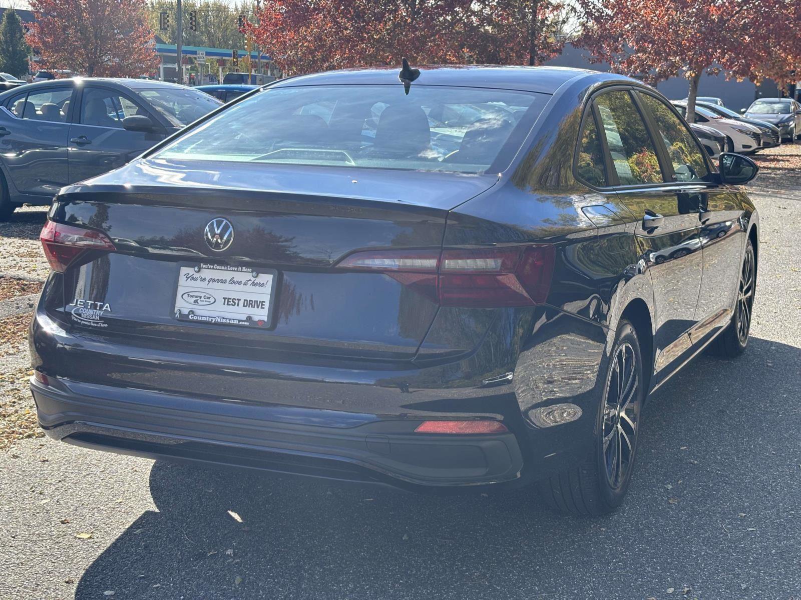 Used 2023 Volkswagen Jetta Sport image 5