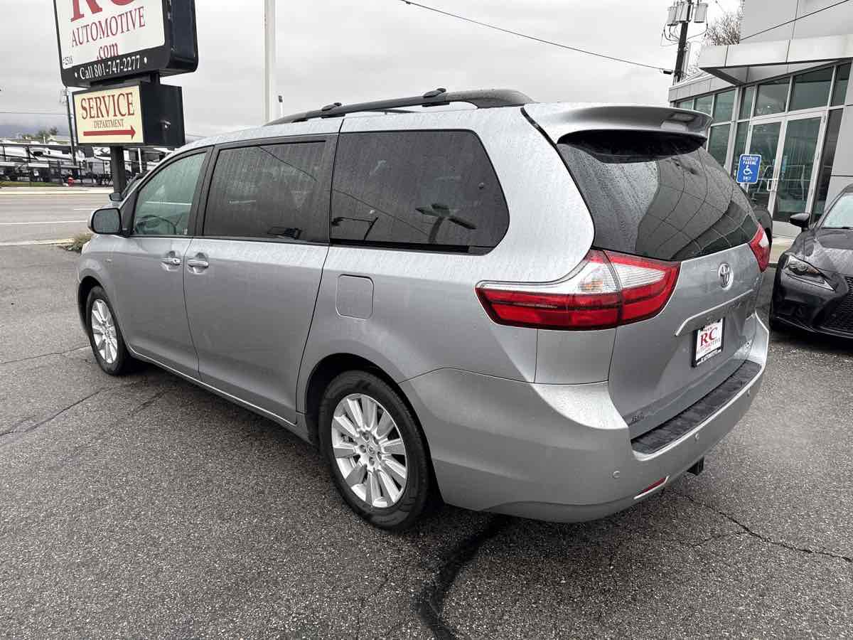 Used 2017 Toyota Sienna XLE Premium image 7