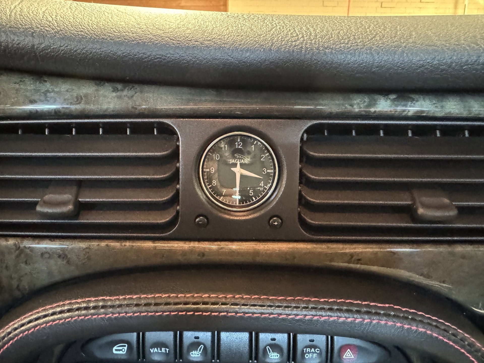 Used 2002 Jaguar XJ8 100 image 27