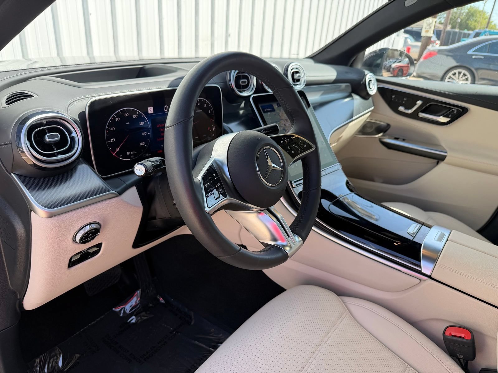 Used 2025 Mercedes-Benz GLC 300 4MATIC image 22