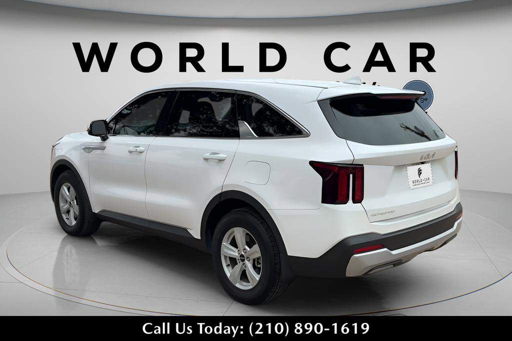 Used 2025 Kia Sorento LX FWD image 5