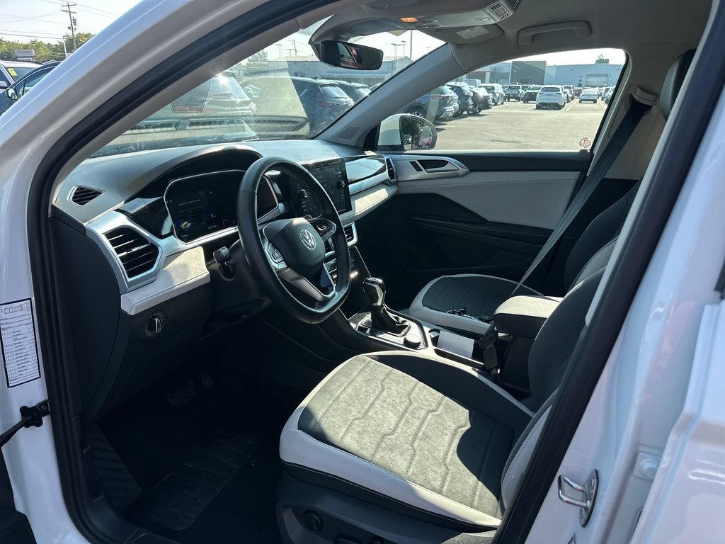 Used 2025 Volkswagen Taos SE AWD/4WD image 10