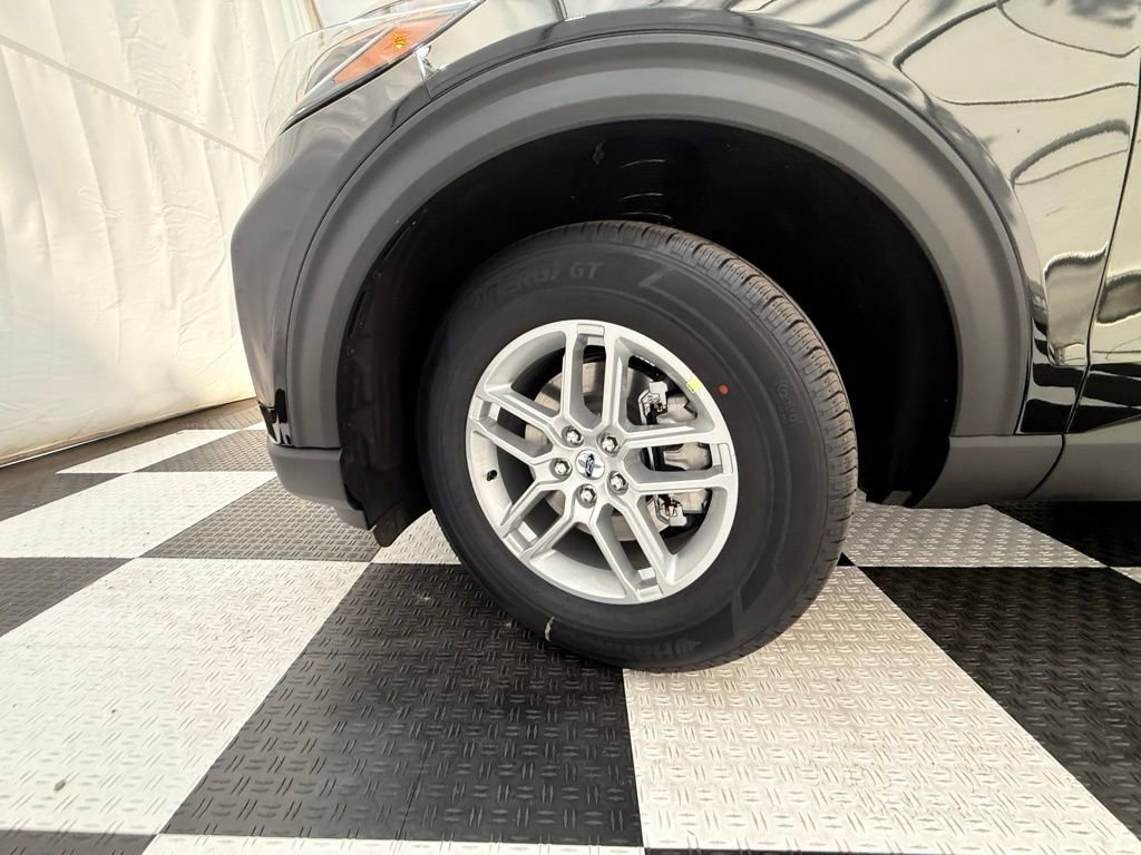 New 2025 Ford Explorer Active image 10