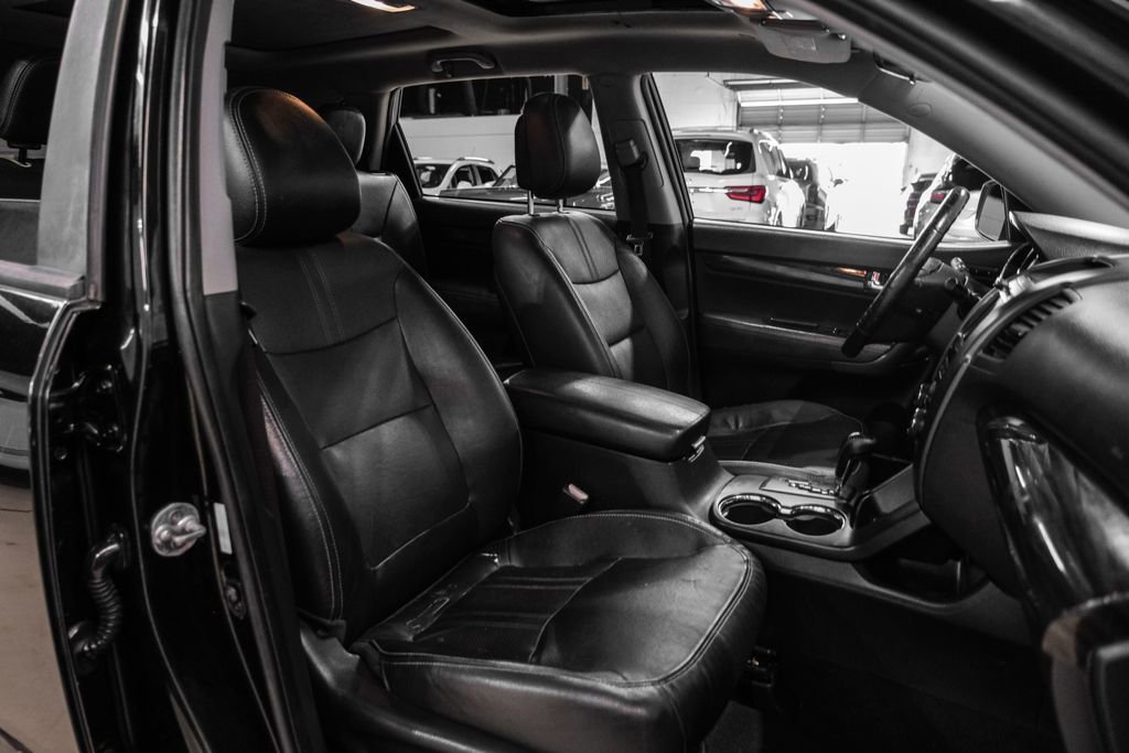 Used 2012 Kia Sorento EX w/ EX V6 Premium Pkg image 32