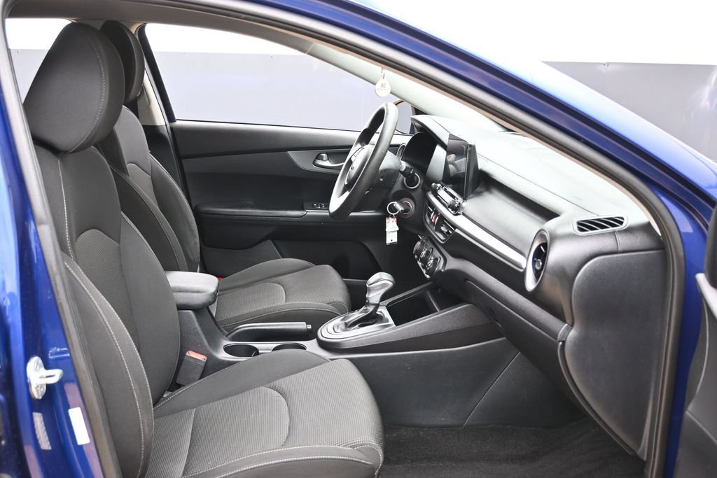 Used 2020 Kia Forte LXS FWD image 31