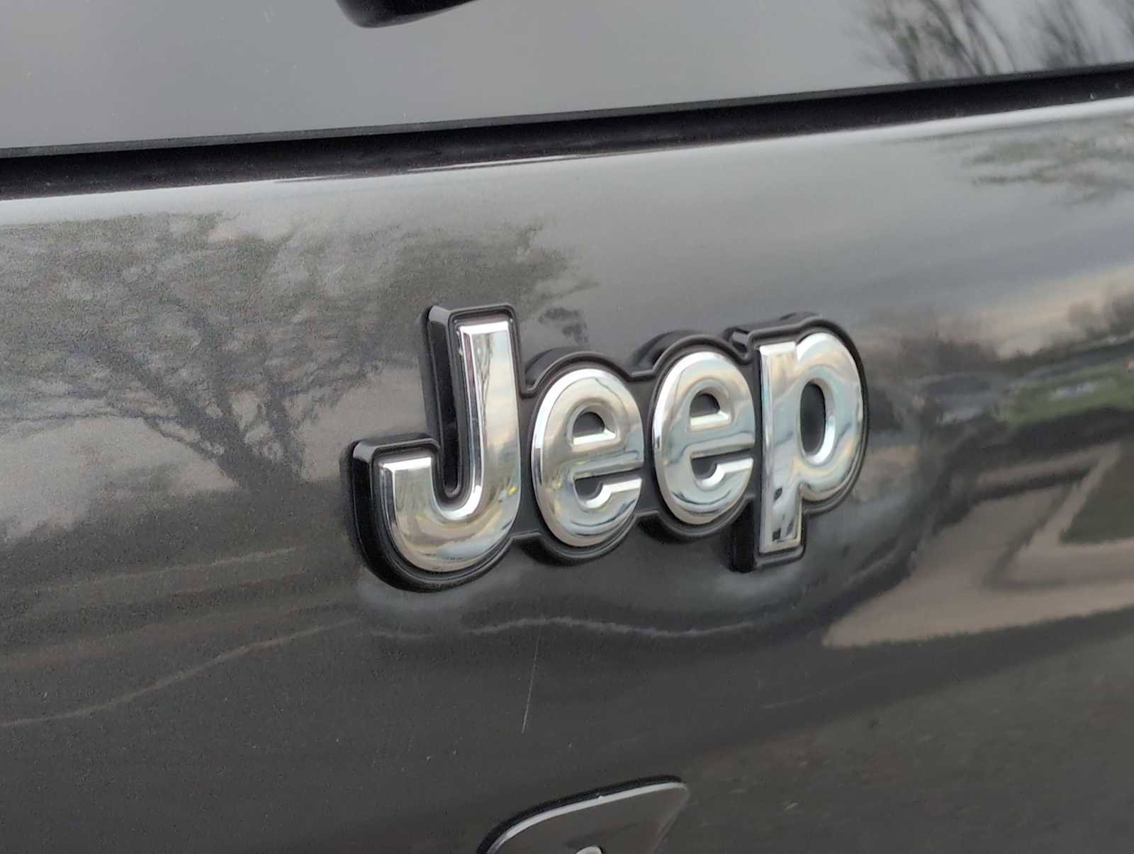 Used 2015 Jeep Cherokee Limited w/ Luxury Group image 12