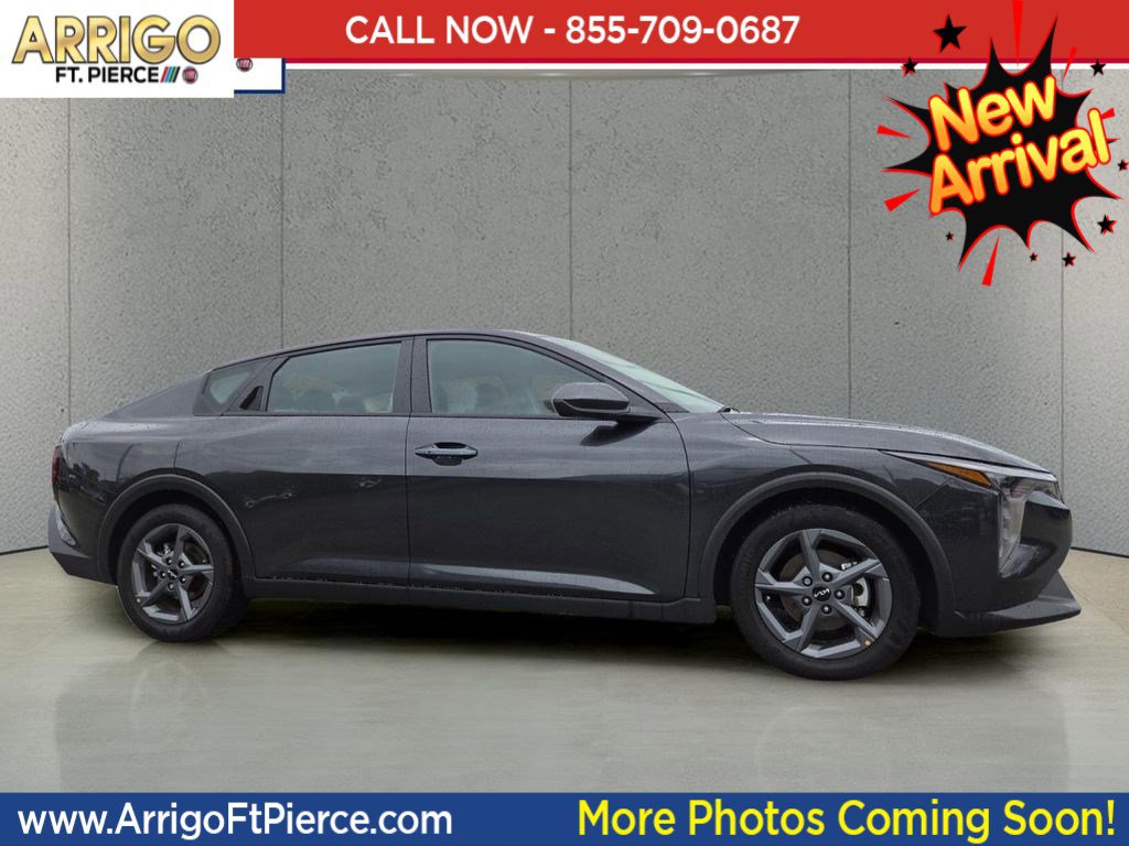 Used 2025 Kia K4 LXS image 1