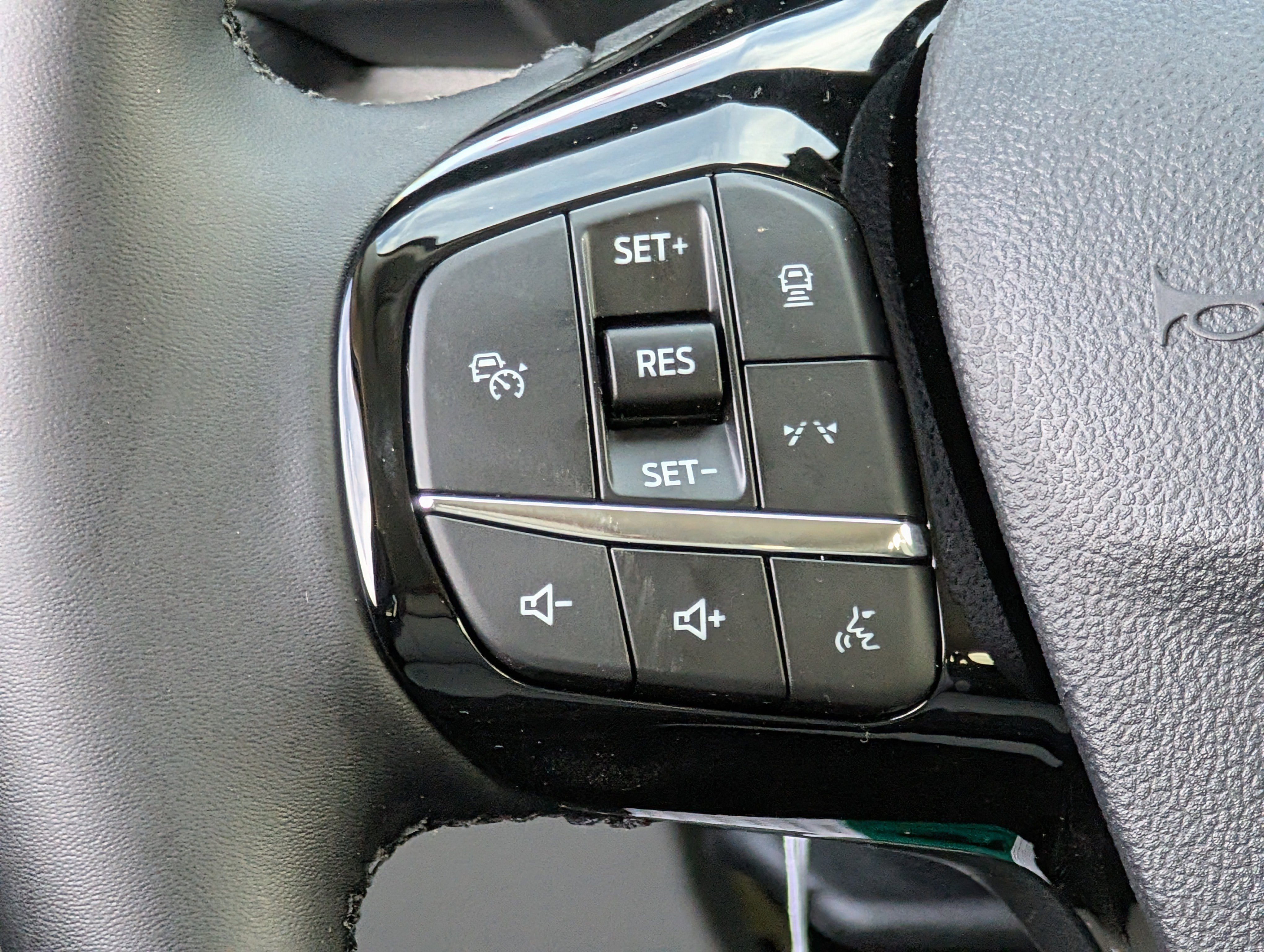 New 2026 Ford Escape SE FWD image 13