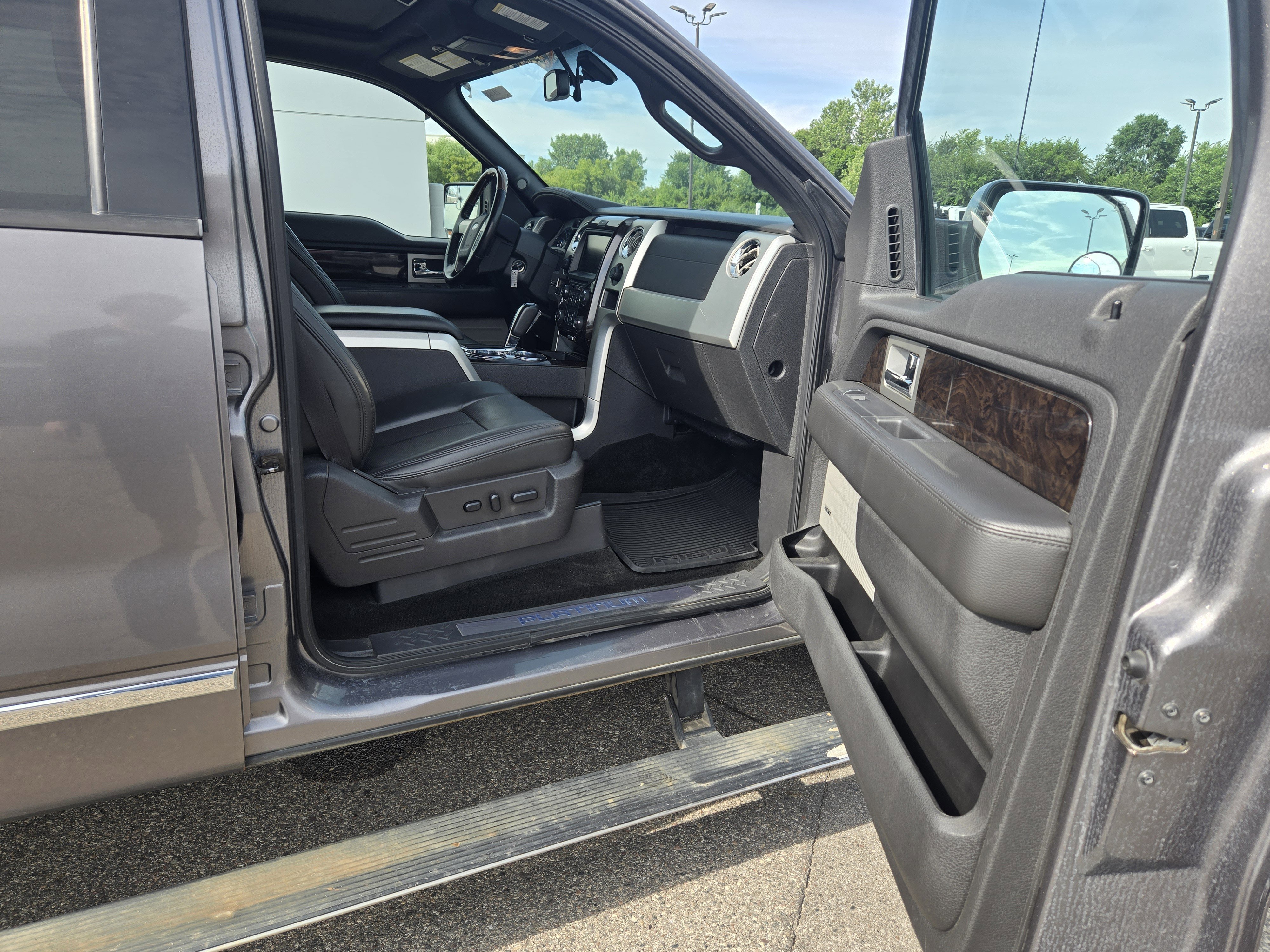 Used 2014 Ford F150 Platinum image 16