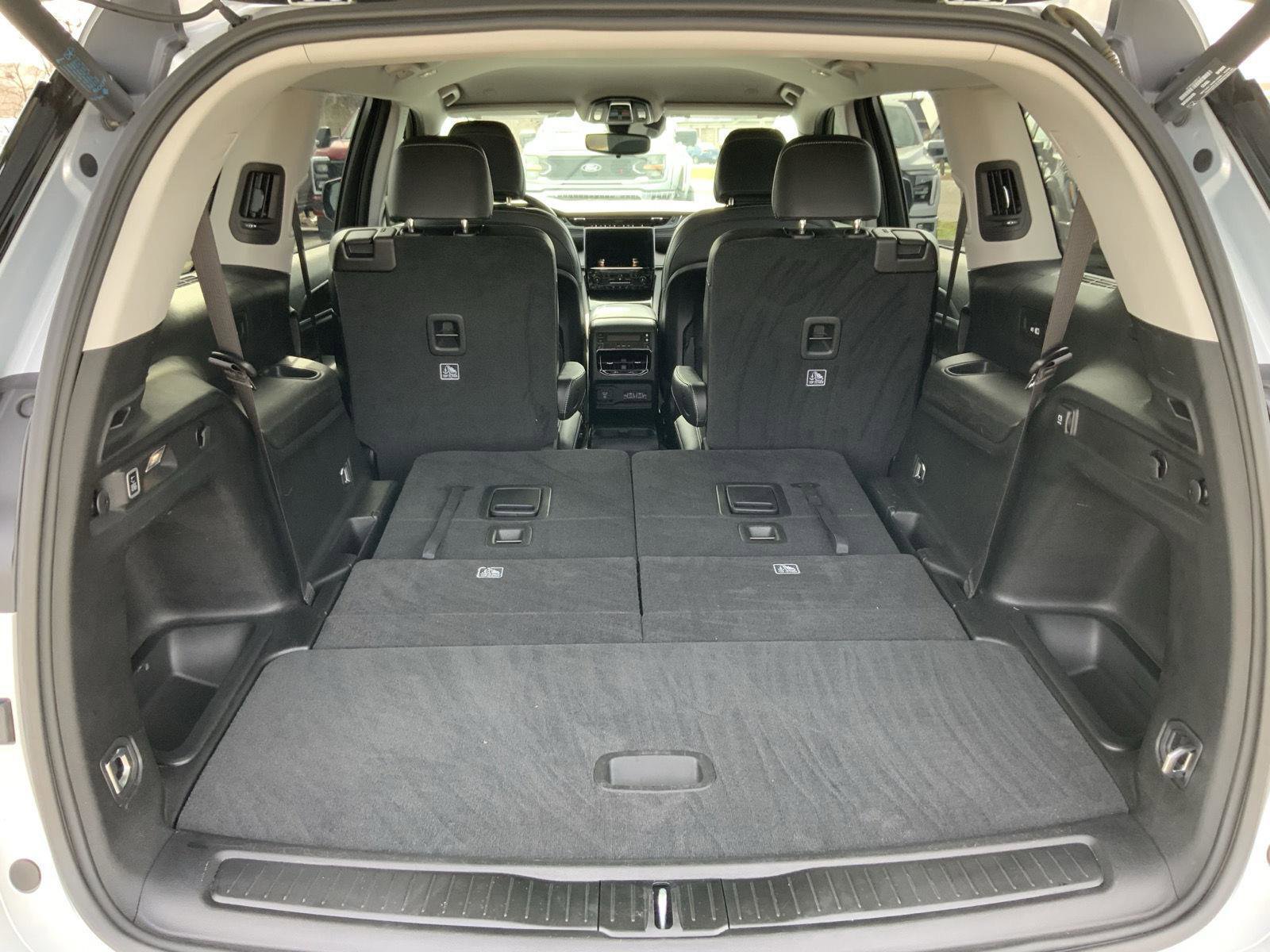 Used 2023 Jeep Grand Cherokee L Limited image 12