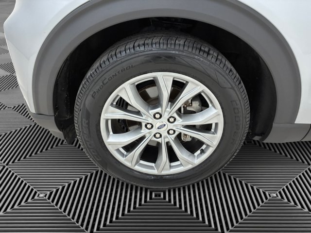 Used 2023 Ford Explorer Limited w/ Equipment Group 301A AWD/4WD image 9