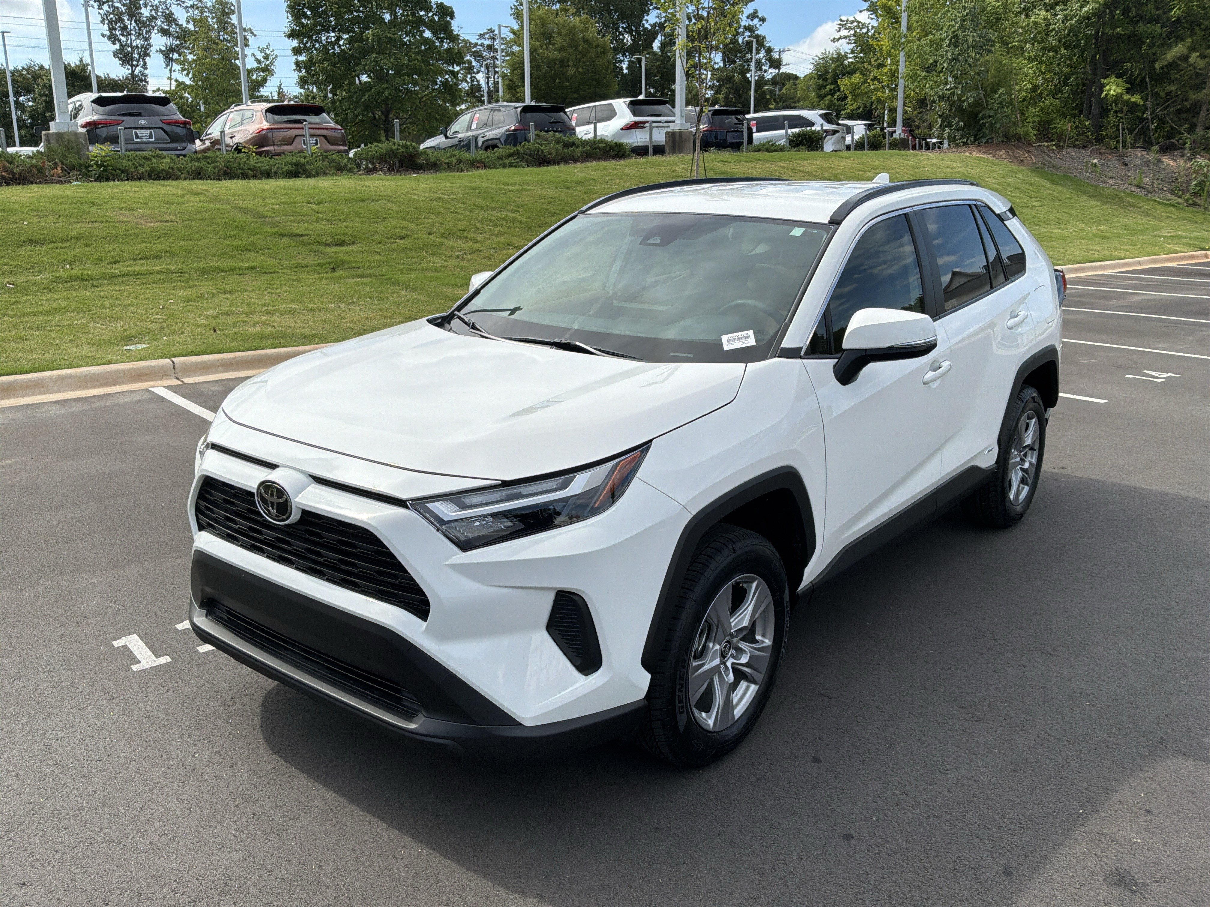 Used 2025 Toyota RAV4 XLE AWD/4WD image 5