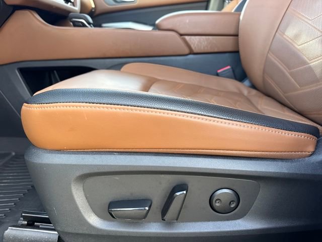 Used 2025 Nissan Pathfinder Platinum w/ Black Appearance Package image 14