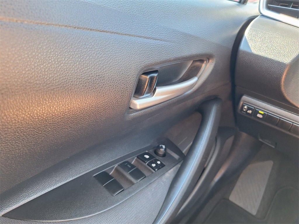 Used 2021 Toyota Corolla LE image 17