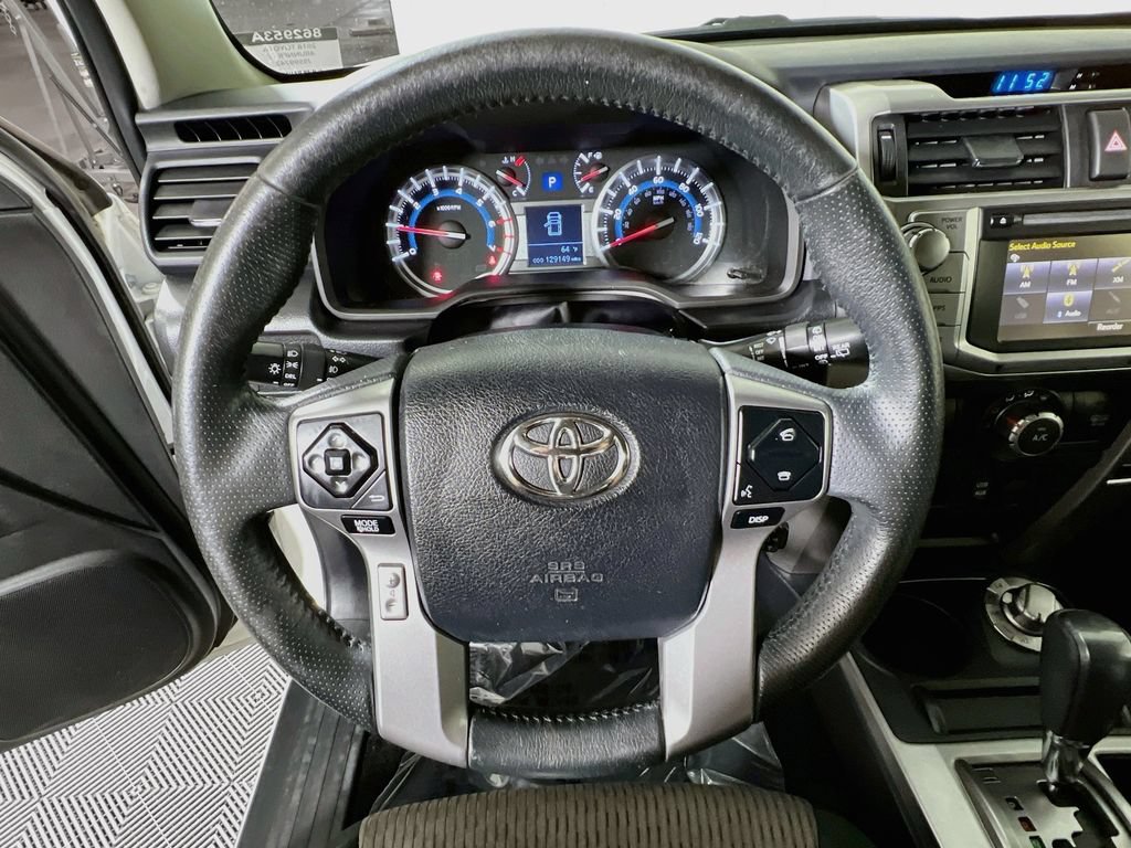 Used 2018 Toyota 4Runner SR5 AWD/4WD image 10